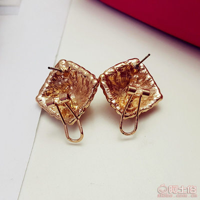 【天夫飾品促銷(xiāo)大優(yōu)惠尾單耳釘套裝合格品質(zhì)量廠家混批珍珠水鉆好耳針耳釘 耳飾 隨機(jī)拼裝 花朵 星星 小星星耳釘 地?cái)傎u(mài)什么】哈爾濱市透籠輕工批發(fā)市場(chǎng)天夫飾品行 - 產(chǎn)品庫(kù)